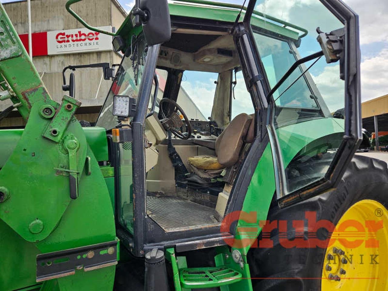 Traktor of the type John Deere 6610, Gebrauchtmaschine in Ampfing (Picture 11)