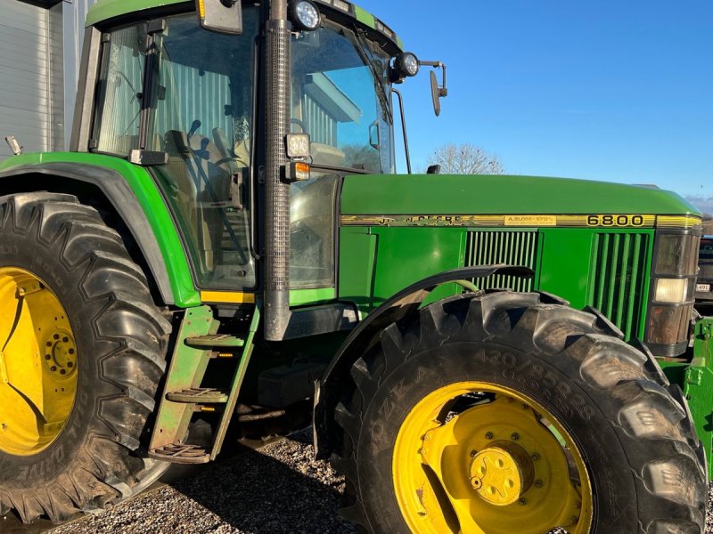 Traktor vrste John Deere 6800 Frontlift, Gebrauchtmaschine v Vejle (Slika 1)