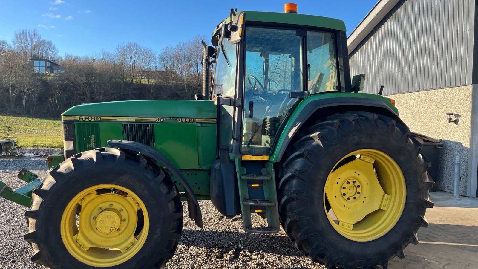 Traktor des Typs John Deere 6800 Frontlift, Gebrauchtmaschine in Vejle (Bild 2)