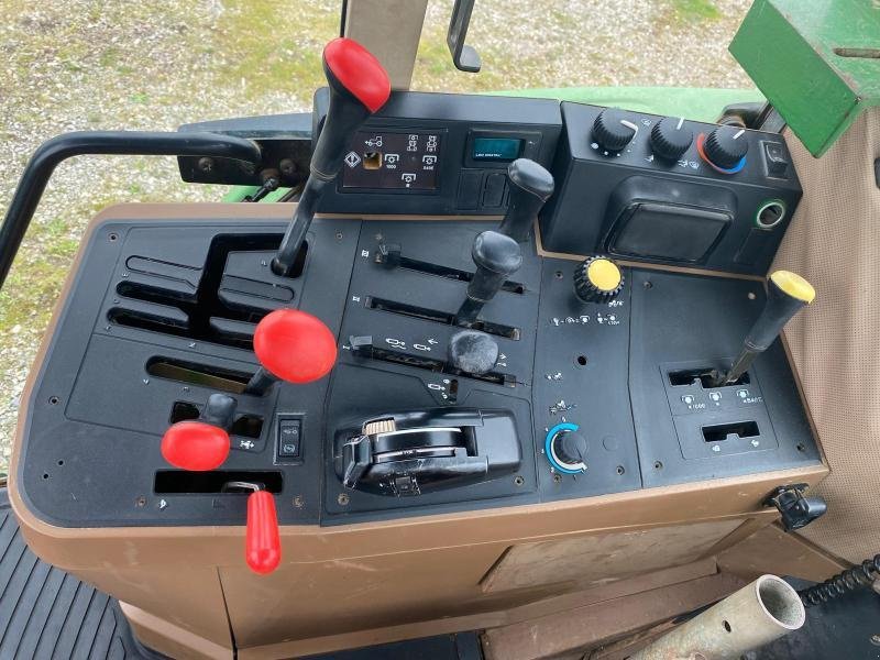 Traktor of the type John Deere 6800, Gebrauchtmaschine in LE PONT CHRETIEN (Picture 10)