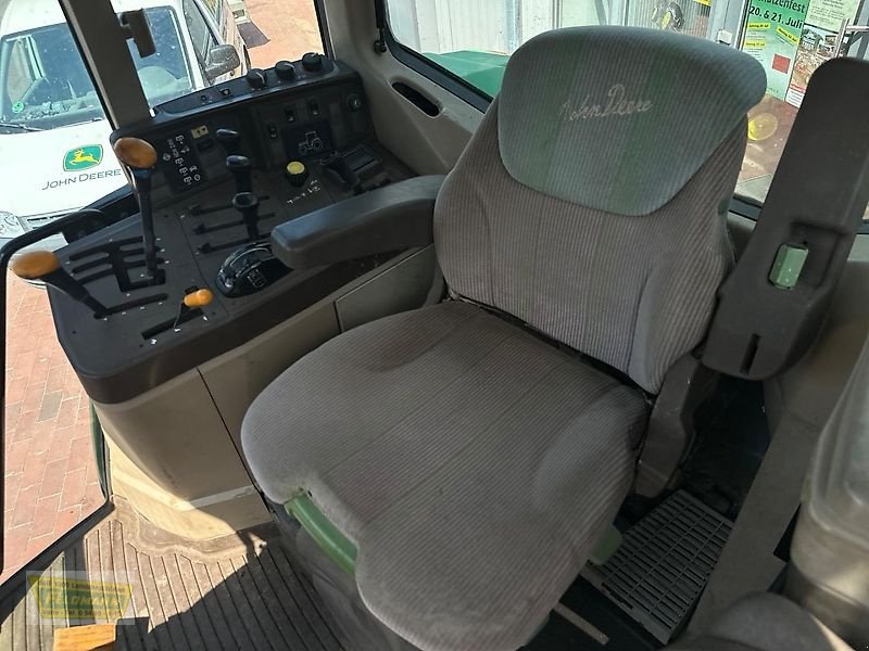 Traktor от тип John Deere 6810 Premium, Gebrauchtmaschine в Neuenkirchen-Vinte (Снимка 5)