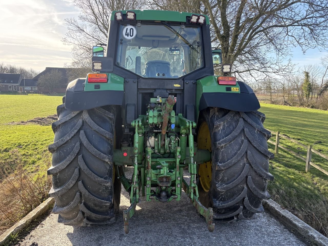 Traktor des Typs John Deere 6810, Gebrauchtmaschine in St. - Jacobiparochie (Bild 5)
