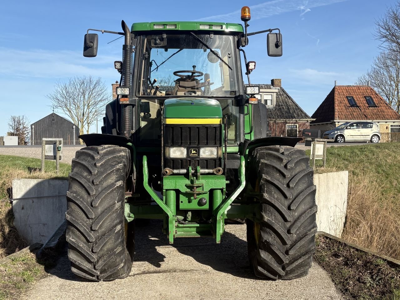 Traktor des Typs John Deere 6810, Gebrauchtmaschine in St. - Jacobiparochie (Bild 4)