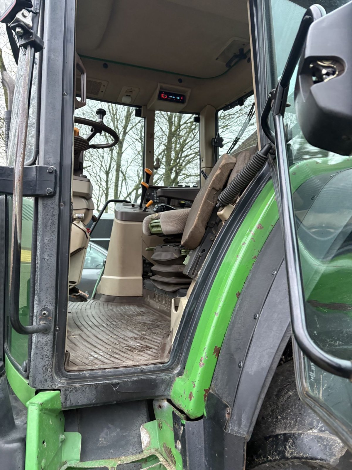 Traktor des Typs John Deere 6810, Gebrauchtmaschine in St. - Jacobiparochie (Bild 6)