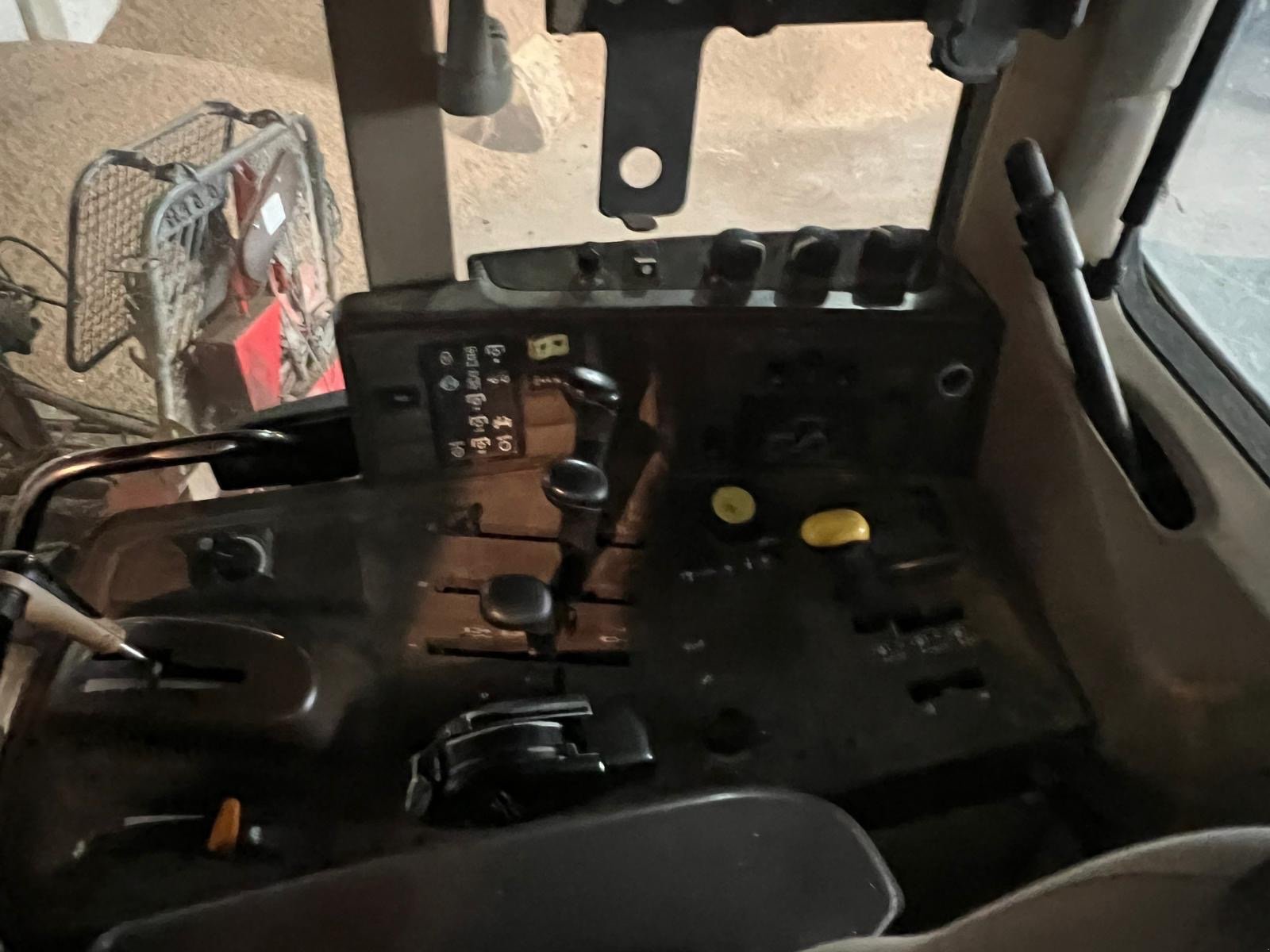 Traktor типа John Deere 6810, Gebrauchtmaschine в Landshut (Фотография 2)