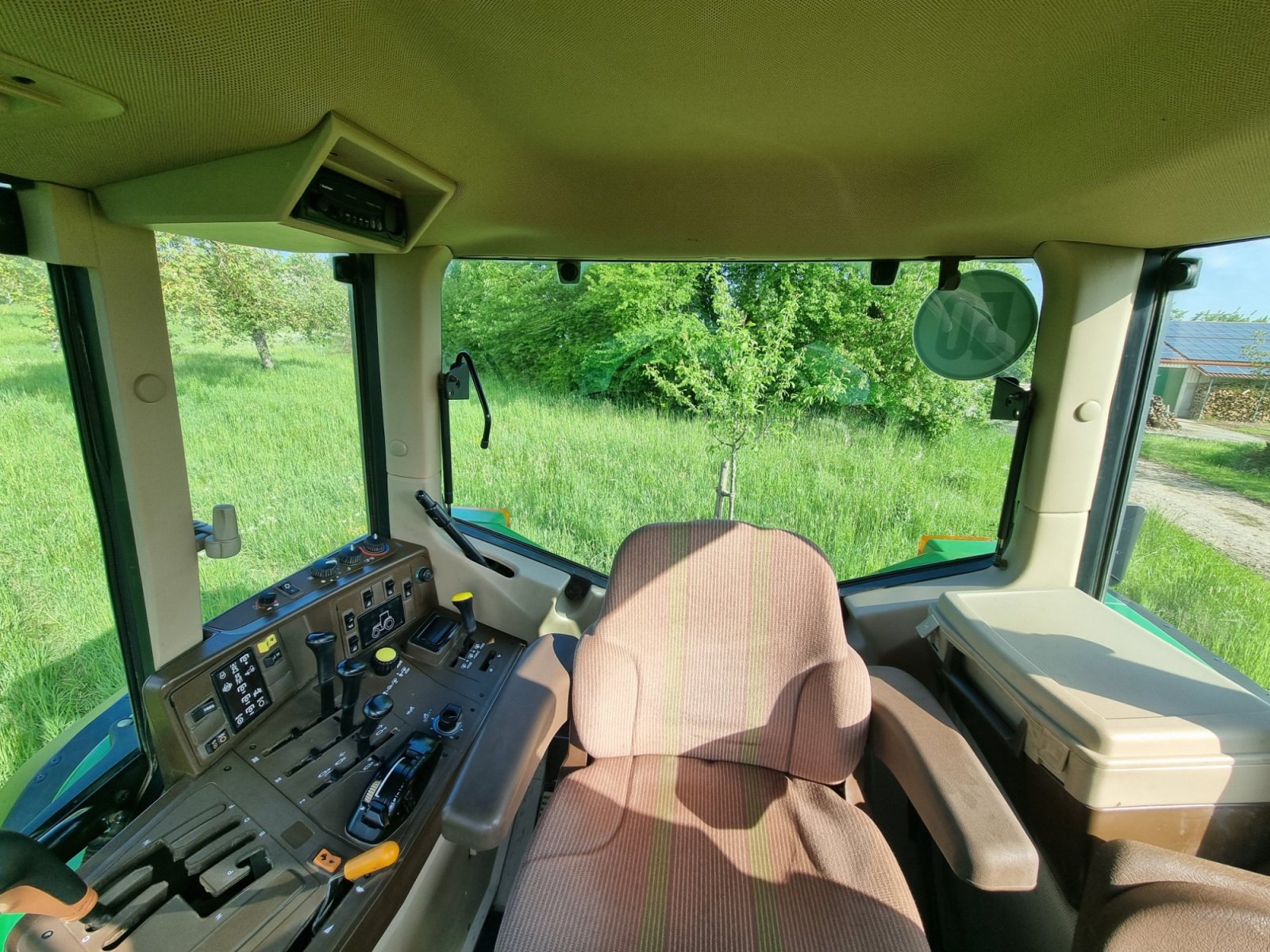 Traktor typu John Deere 6810, Gebrauchtmaschine v Gaubüttelbrunn (Obrázek 5)