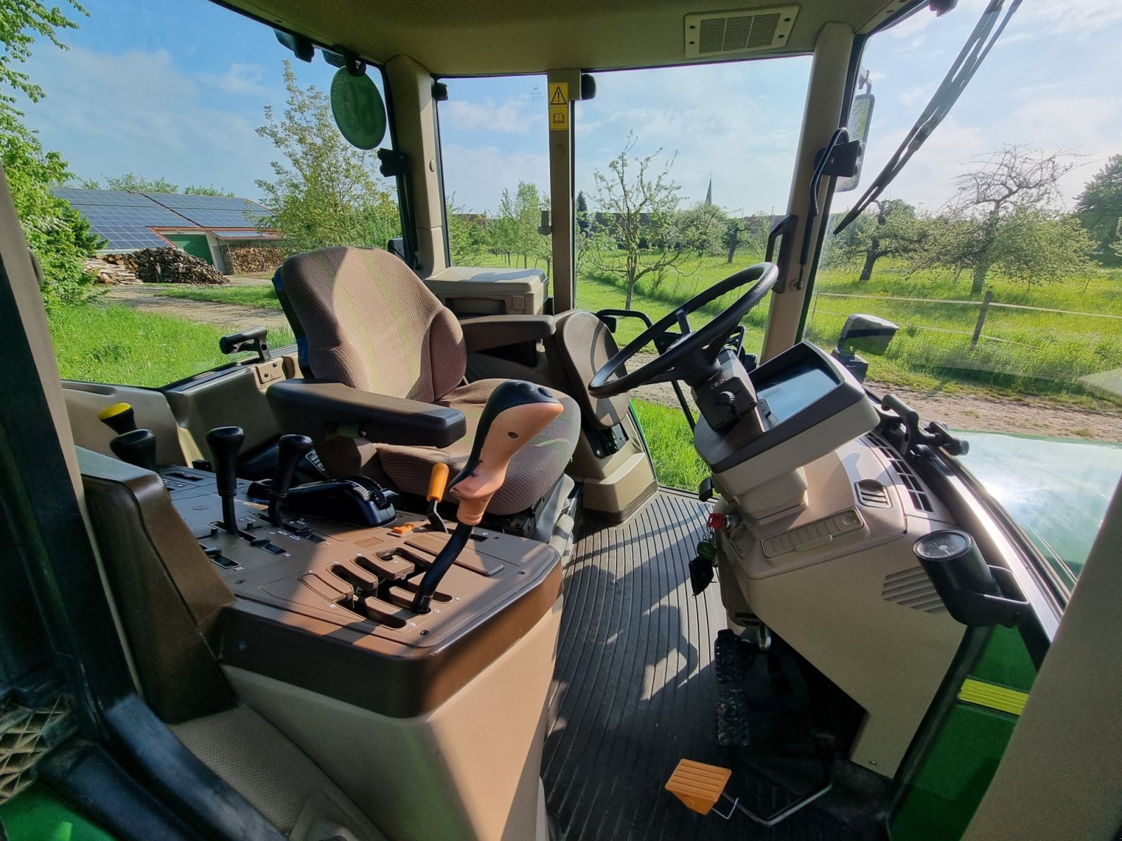 Traktor typu John Deere 6810, Gebrauchtmaschine v Gaubüttelbrunn (Obrázek 7)