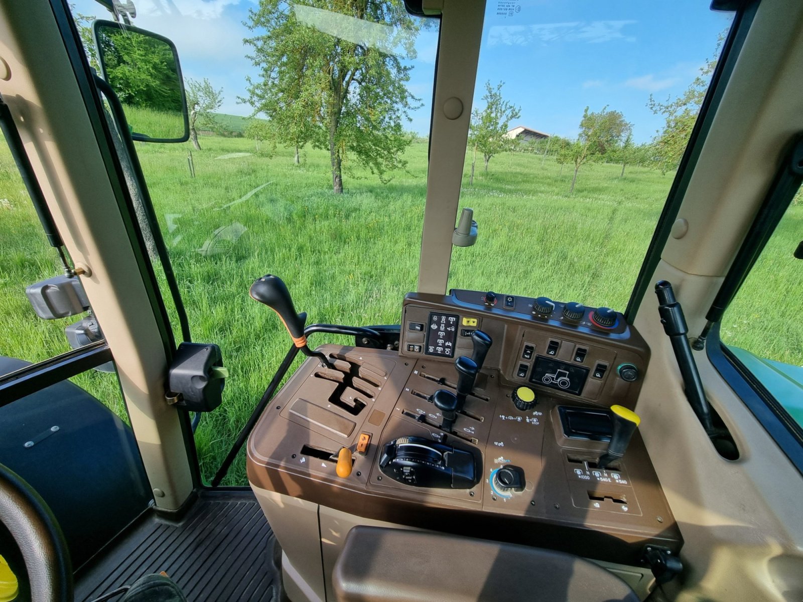 Traktor typu John Deere 6810, Gebrauchtmaschine v Gaubüttelbrunn (Obrázek 8)