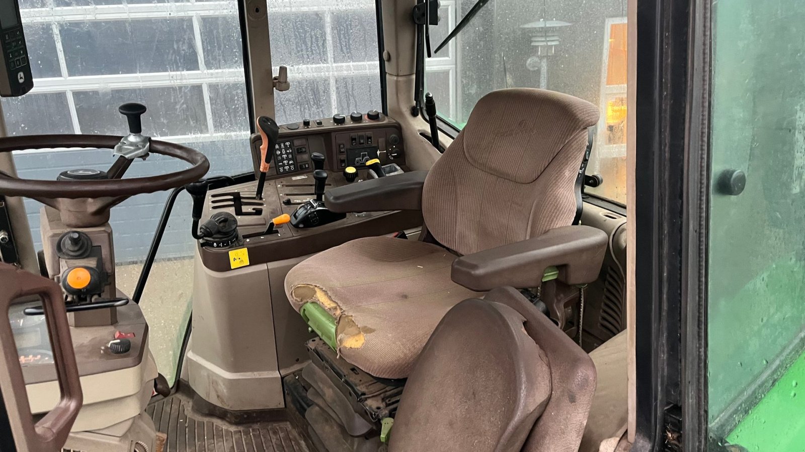 Traktor des Typs John Deere 6820 Med frontlæsser, Gebrauchtmaschine in Lintrup (Bild 5)