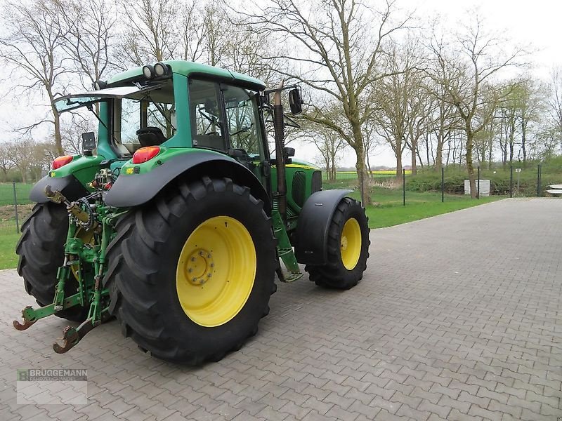 Traktor typu John Deere 6820 Premium, 7200 Std., Kriechganggetriebe, Gebrauchtmaschine v Meppen (Obrázek 4)