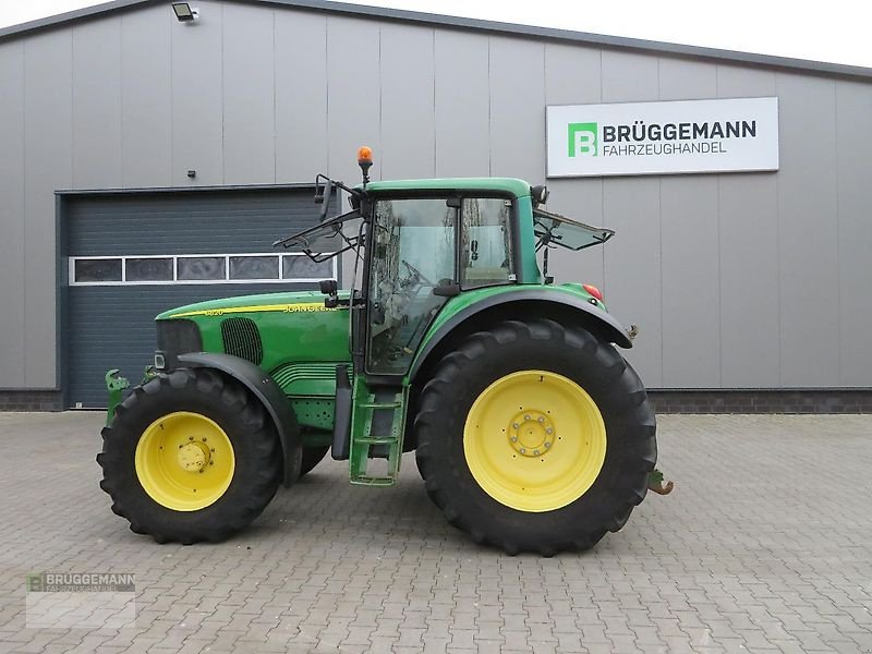 Traktor typu John Deere 6820 Premium, 7200 Std., Kriechganggetriebe, Gebrauchtmaschine v Meppen (Obrázek 1)
