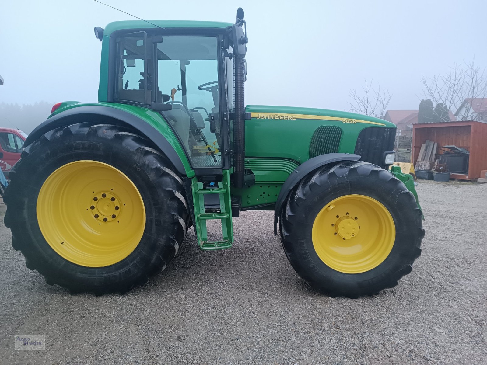 Traktor типа John Deere 6820 Premium, Gebrauchtmaschine в Moosthenning (Фотография 1)