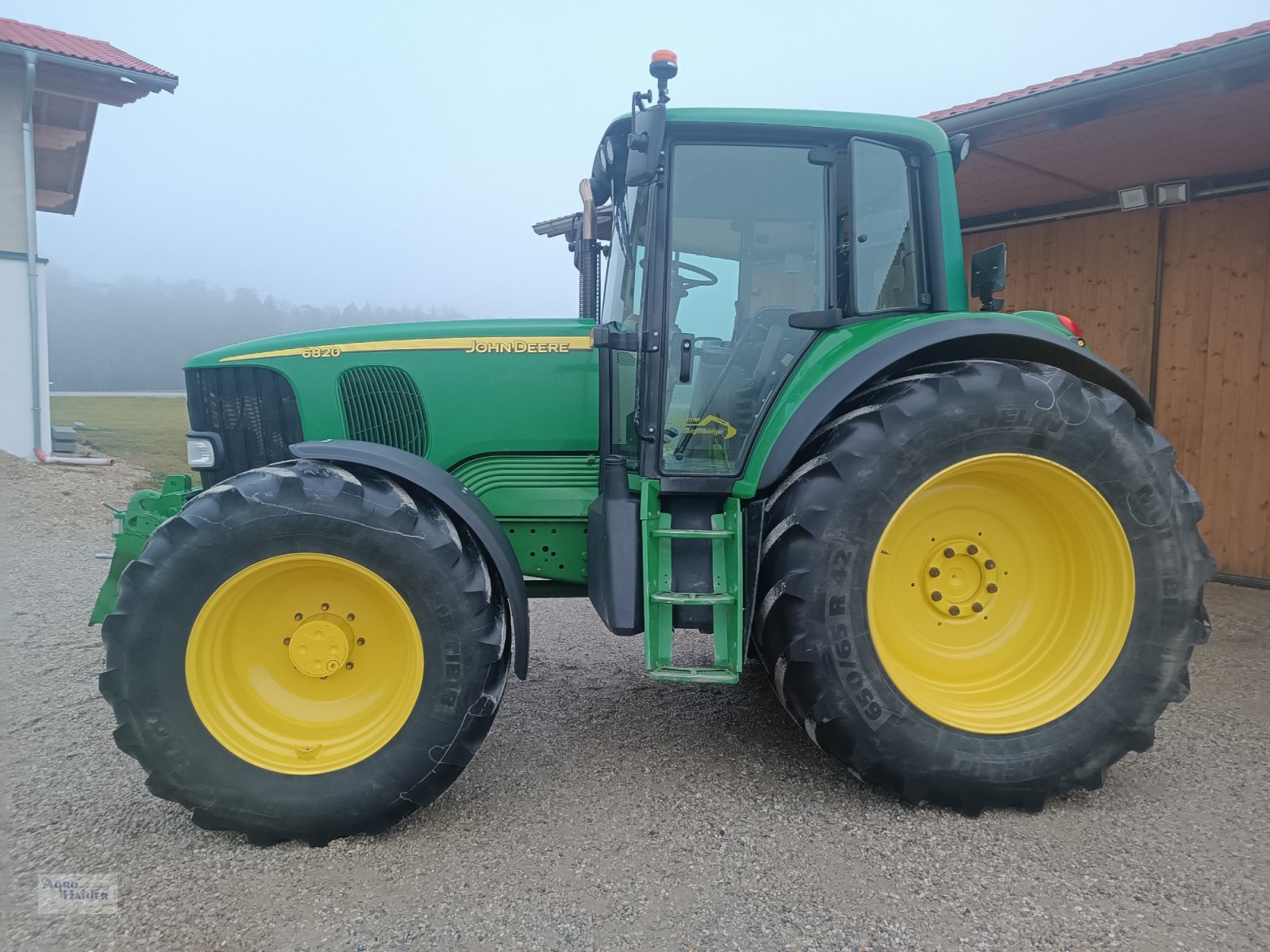 Traktor типа John Deere 6820 Premium, Gebrauchtmaschine в Moosthenning (Фотография 4)