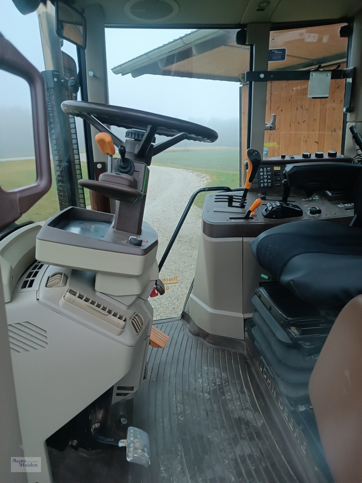 Traktor типа John Deere 6820 Premium, Gebrauchtmaschine в Moosthenning (Фотография 6)