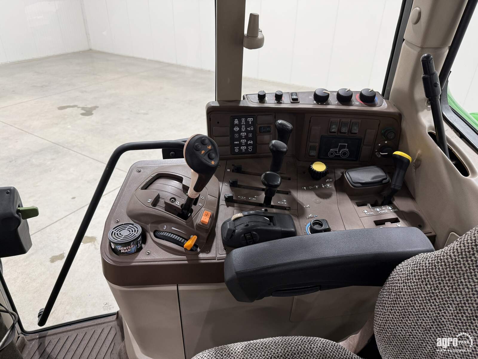 Traktor typu John Deere 6820, Gebrauchtmaschine v Csengele (Obrázok 9)