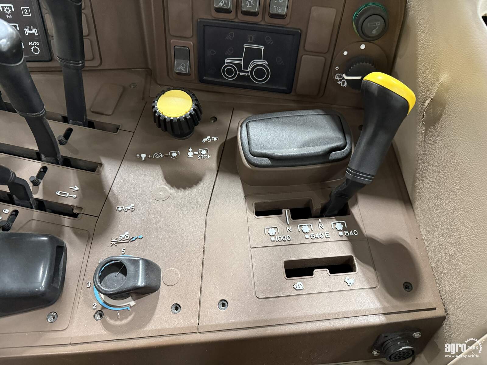 Traktor typu John Deere 6820, Gebrauchtmaschine v Csengele (Obrázok 15)