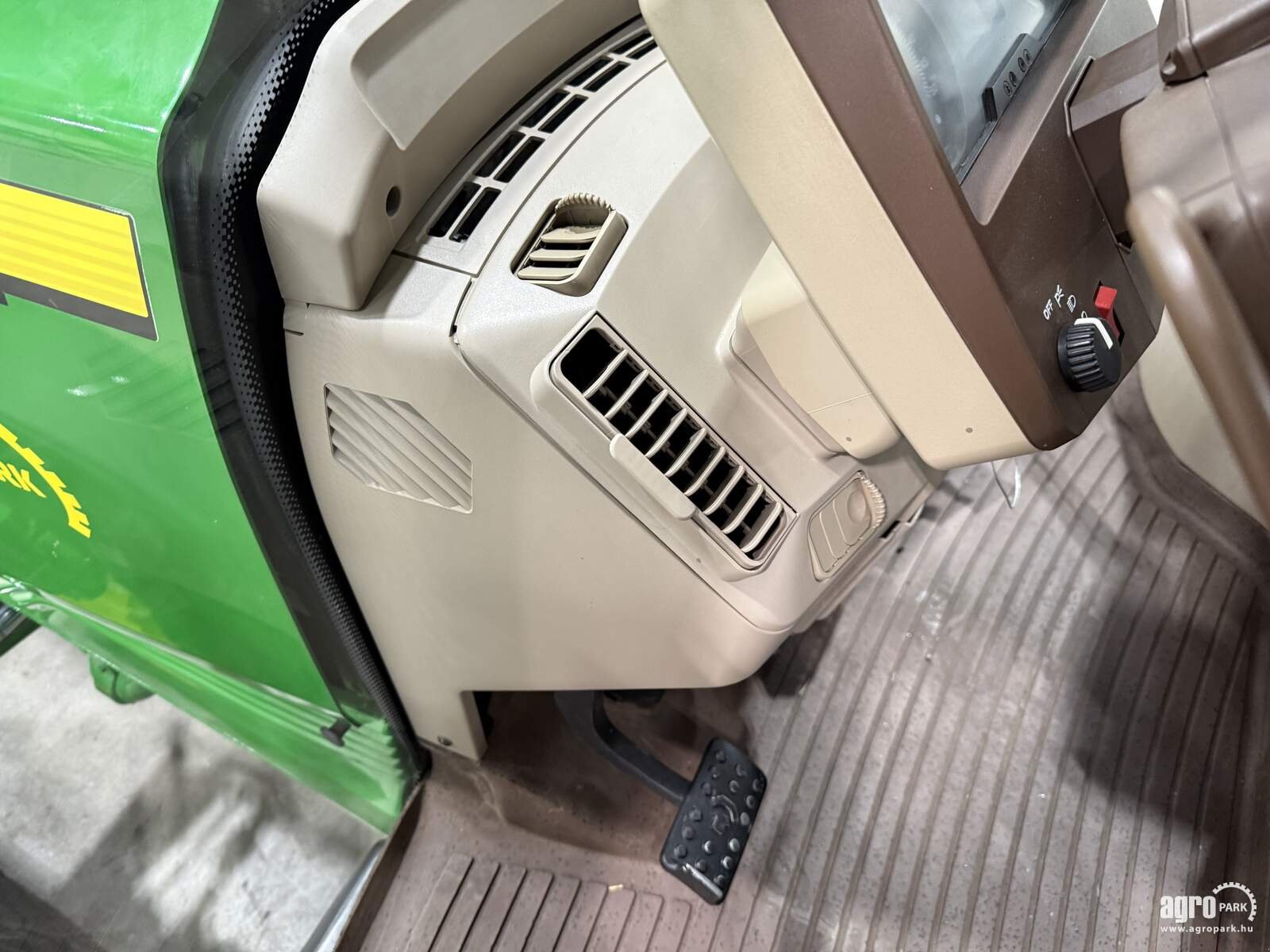 Traktor typu John Deere 6820, Gebrauchtmaschine v Csengele (Obrázok 29)