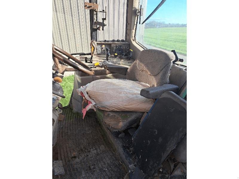 Traktor typu John Deere 6820, Gebrauchtmaschine v LE PONT CHRETIEN (Obrázek 6)