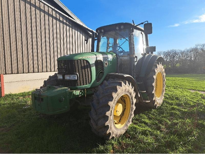 Traktor typu John Deere 6820, Gebrauchtmaschine v LE PONT CHRETIEN
