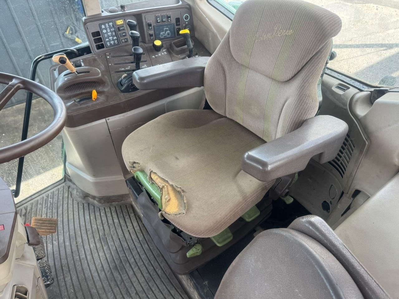 Traktor typu John Deere 6820, Gebrauchtmaschine w Saksøbing (Zdjęcie 2)