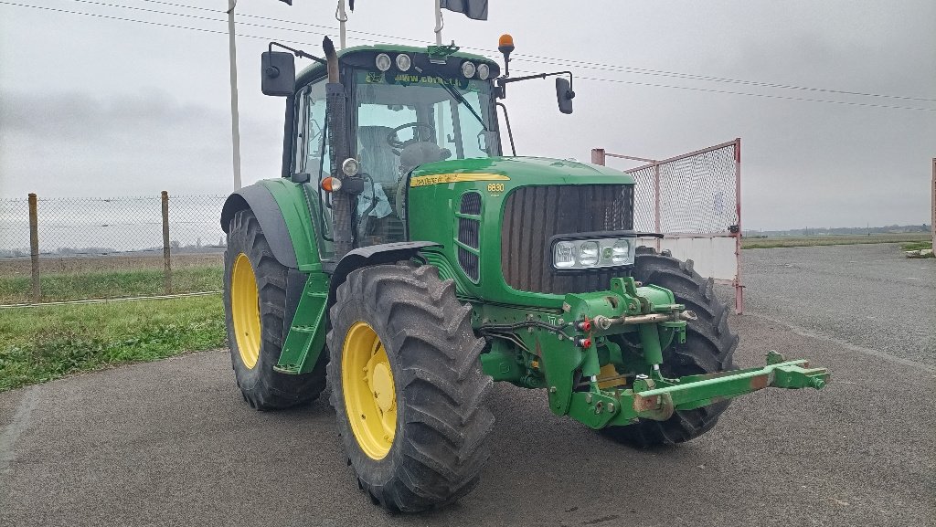Traktor des Typs John Deere 6830 auto power, Gebrauchtmaschine in SAINT-HILAIRE-EN-PUISEAUX (Bild 5)
