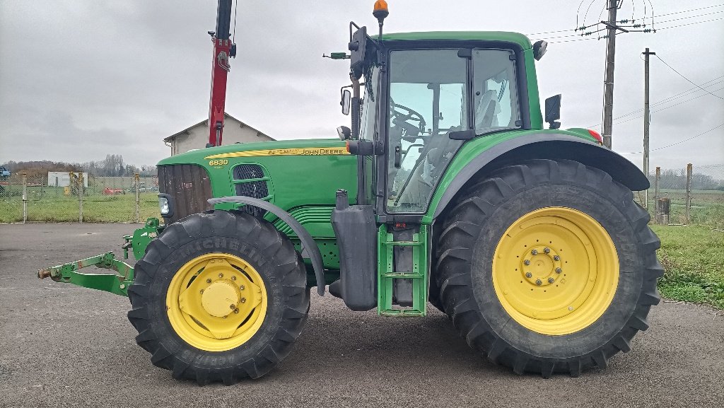 Traktor des Typs John Deere 6830 auto power, Gebrauchtmaschine in SAINT-HILAIRE-EN-PUISEAUX (Bild 2)