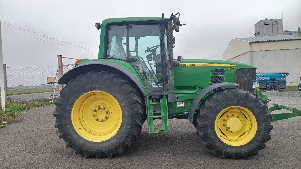 Traktor des Typs John Deere 6830 auto power, Gebrauchtmaschine in SAINT-HILAIRE-EN-PUISEAUX (Bild 7)