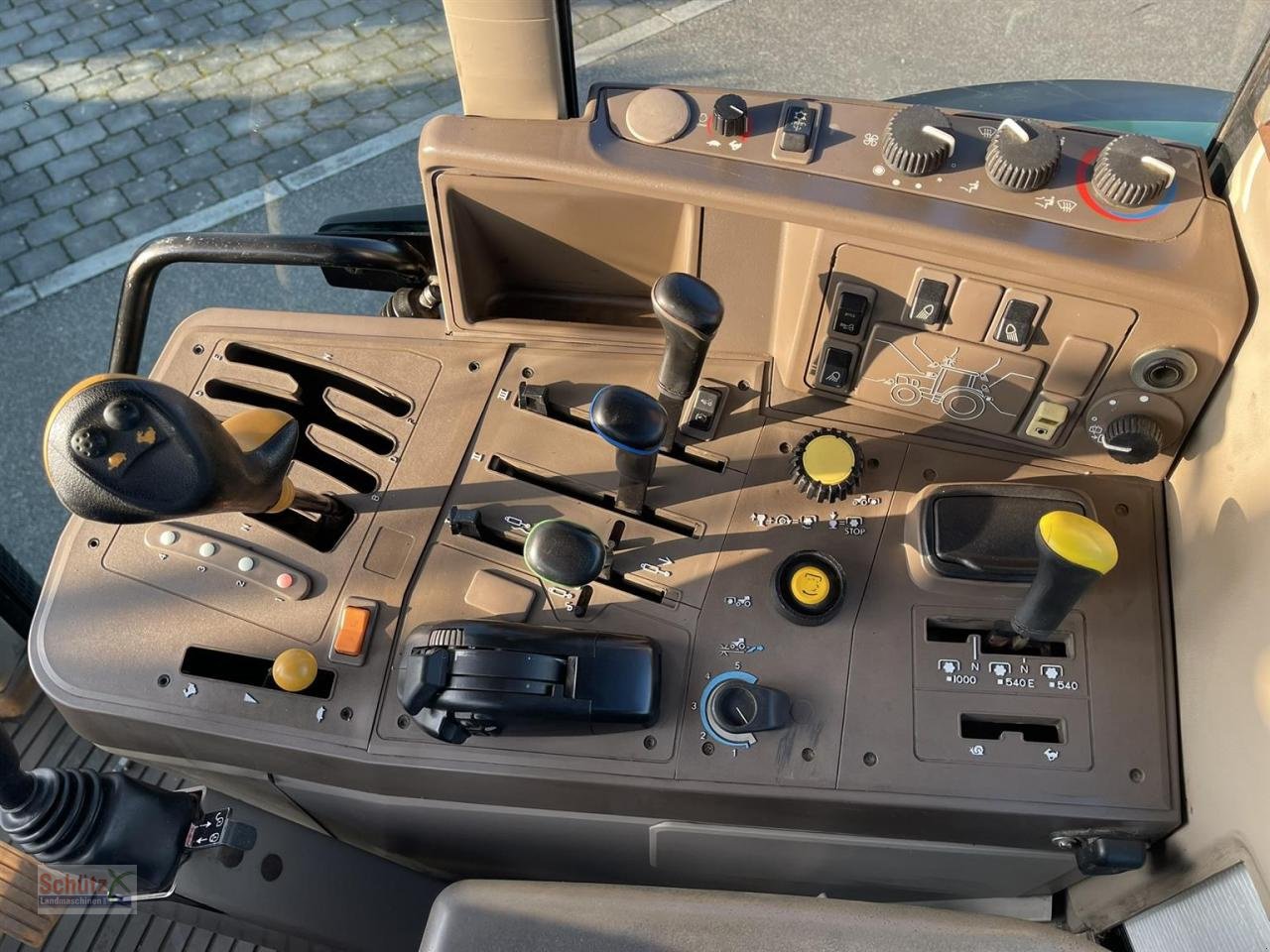 Traktor vrste John Deere 6830 Power Quad plus mit Frontlader und FZW, front PTO, Gebrauchtmaschine v Schierling (Slika 25)