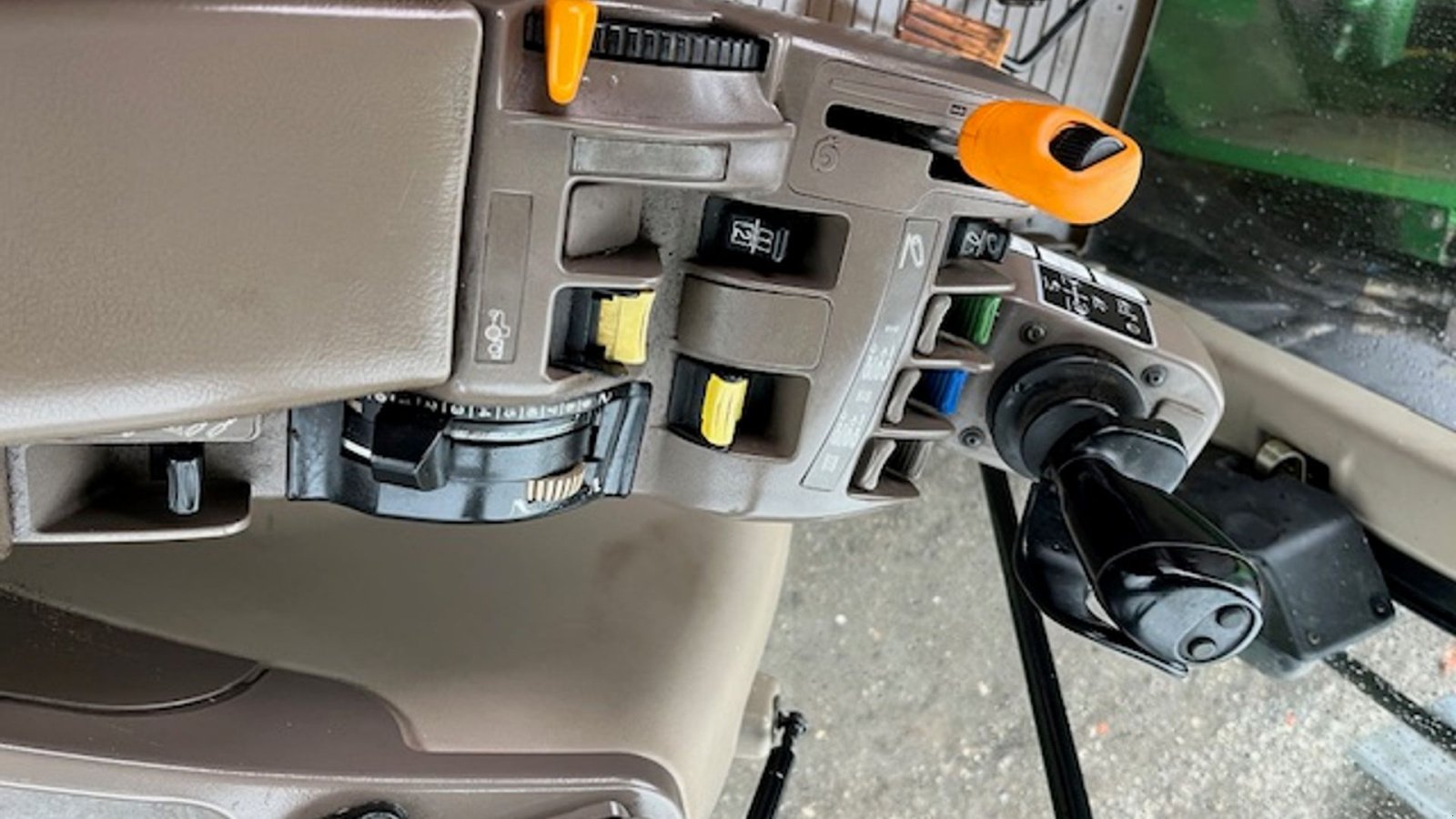 Traktor типа John Deere 6830 PREMIUM AUTOPOWER, JD FRONTLÆSSER, FRONTLIFT, FRONT PTO, Gebrauchtmaschine в Dronninglund (Фотография 19)