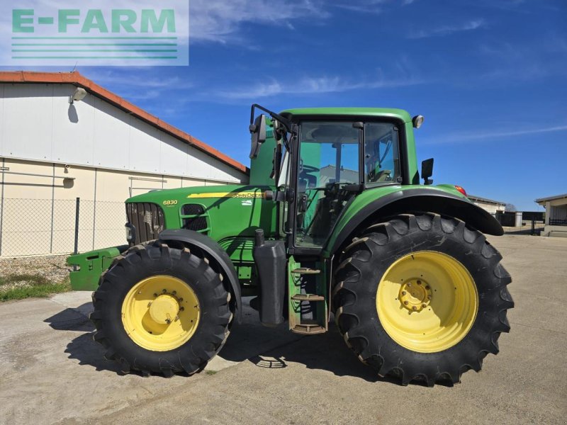 Traktor от тип John Deere 6830 PREMIUM, Gebrauchtmaschine в WALLHAUSEN