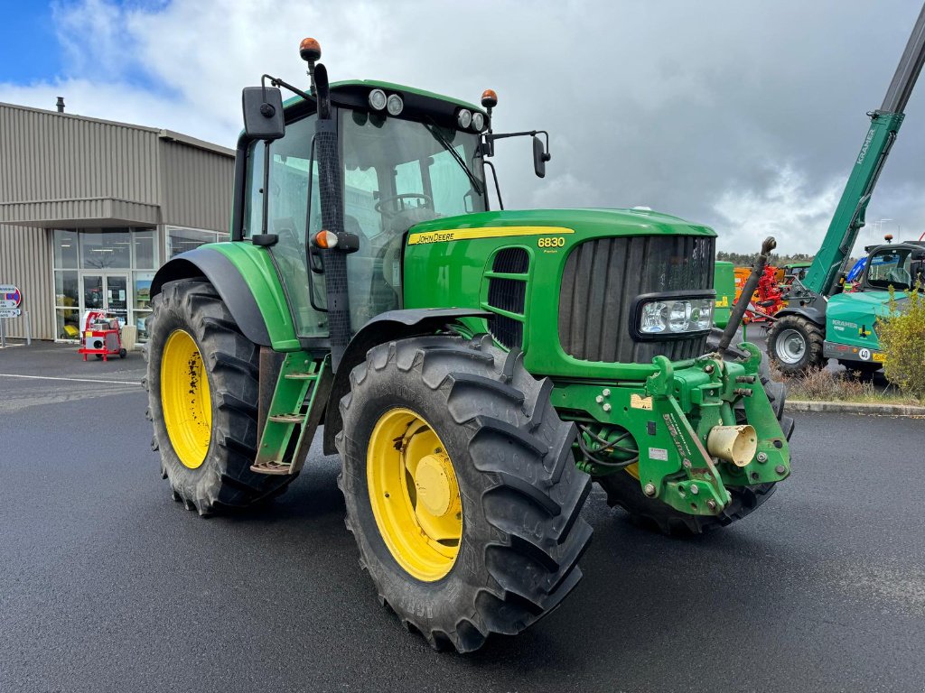 Traktor des Typs John Deere 6830 PREMIUM, Gebrauchtmaschine in SAINT FLOUR (Bild 2)