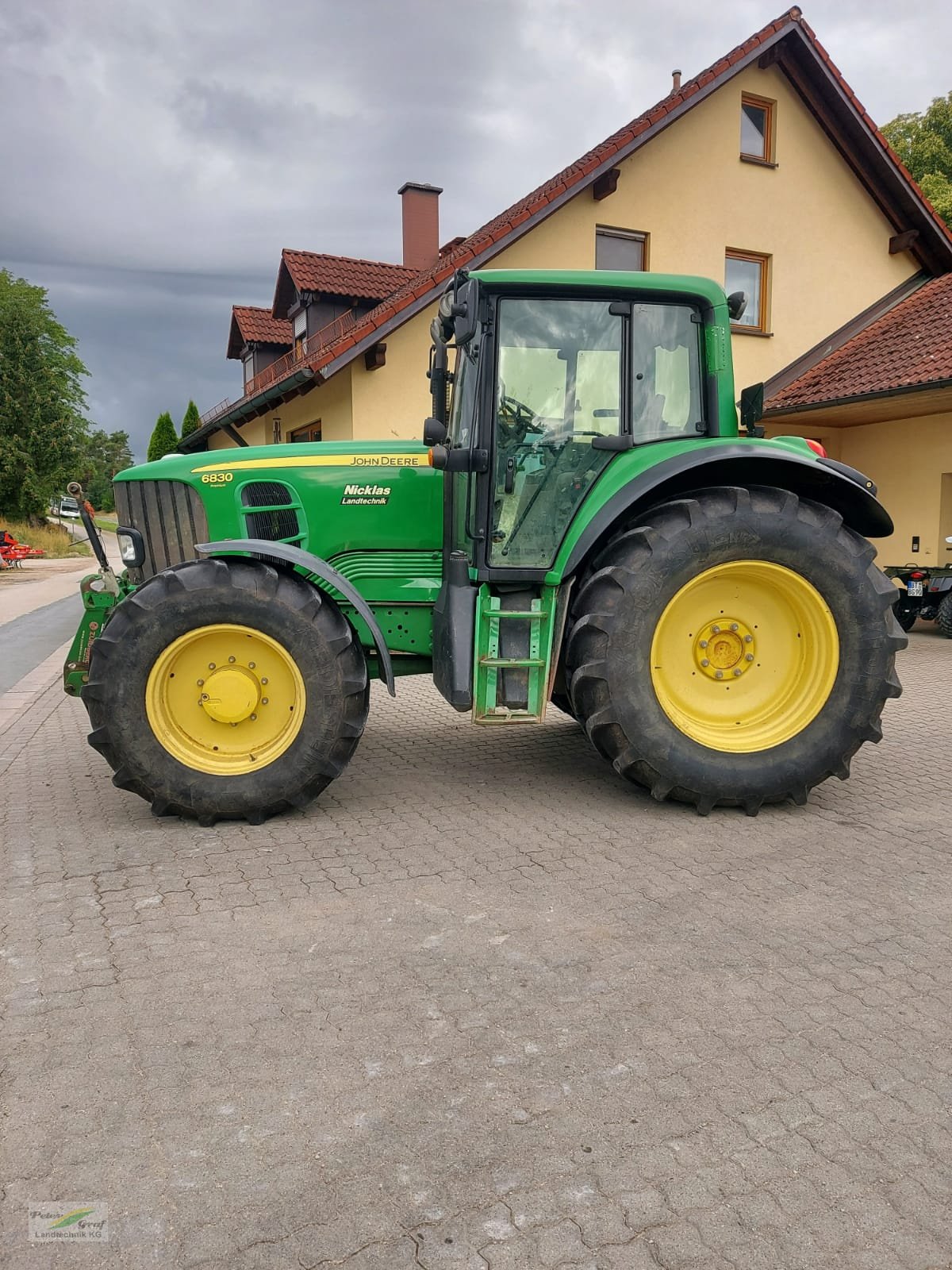 Traktor типа John Deere 6830 PREMIUM, Gebrauchtmaschine в Pegnitz-Bronn (Фотография 1)