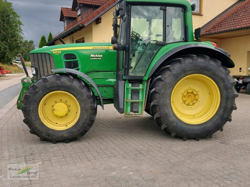 Traktor типа John Deere 6830 PREMIUM, Gebrauchtmaschine в Pegnitz-Bronn (Фотография 1)