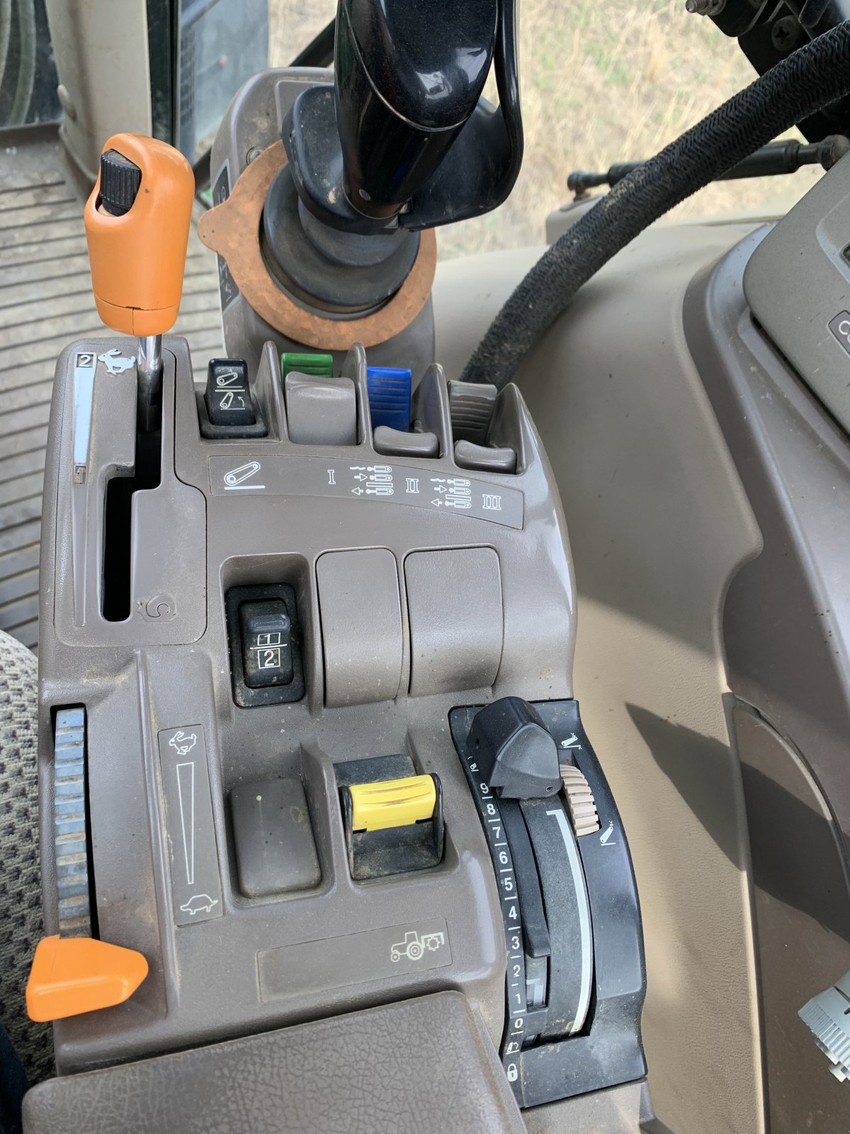 Traktor des Typs John Deere 6830 PREMIUM, Gebrauchtmaschine in Montmorillon (Bild 2)