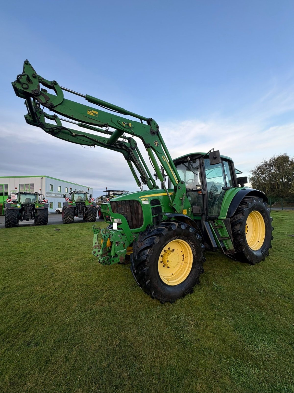 John Deere 6830, Gebrauchtmaschine, Baujahr: 2008, Betriebsstunden: 10400 Stunden (Bild 1) Traktor des Typs John Deere 6830, Gebrauchtmaschine in Lohe-Rickelshof (Bild 1)