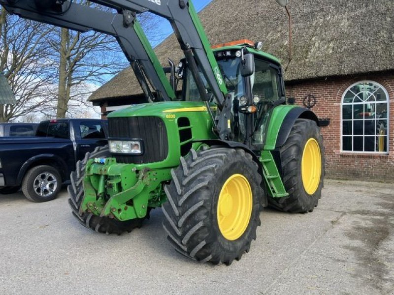 John Deere 6830, Gebrauchtmaschine, Rok výroby: 2010, Provozní hod./hektar: 8100 (Obrázek 1) Traktor typu John Deere 6830, Gebrauchtmaschine v St. - Jacobiparochie (Obrázek 1)