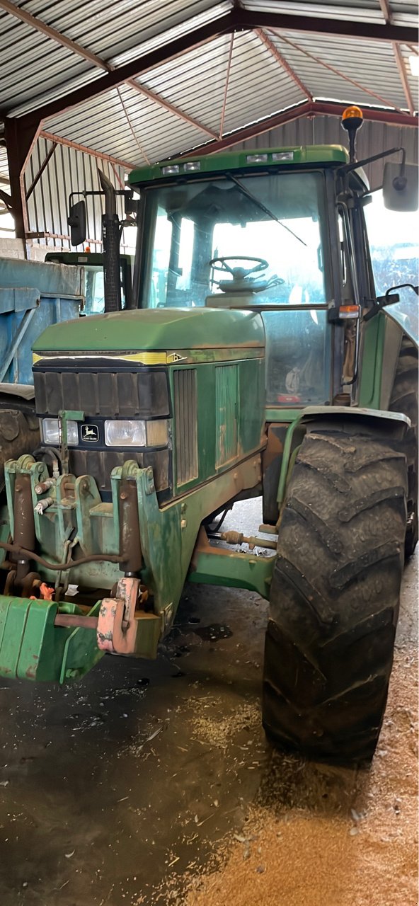 Traktor des Typs John Deere 6910, Gebrauchtmaschine in Lalœuf (Bild 1)