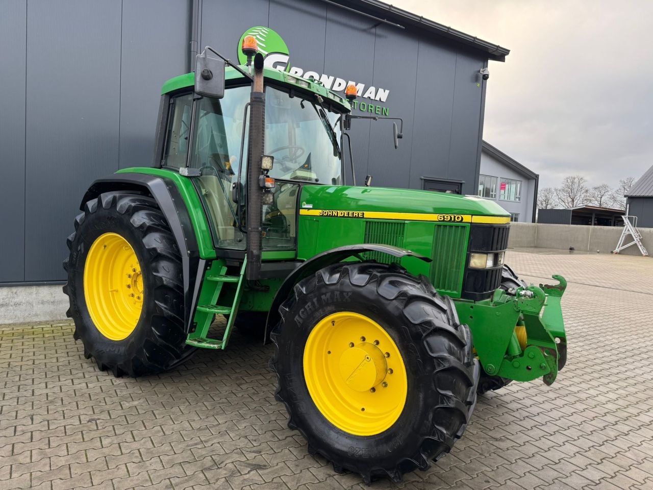 Traktor от тип John Deere 6910, Gebrauchtmaschine в Daarle (Снимка 4)