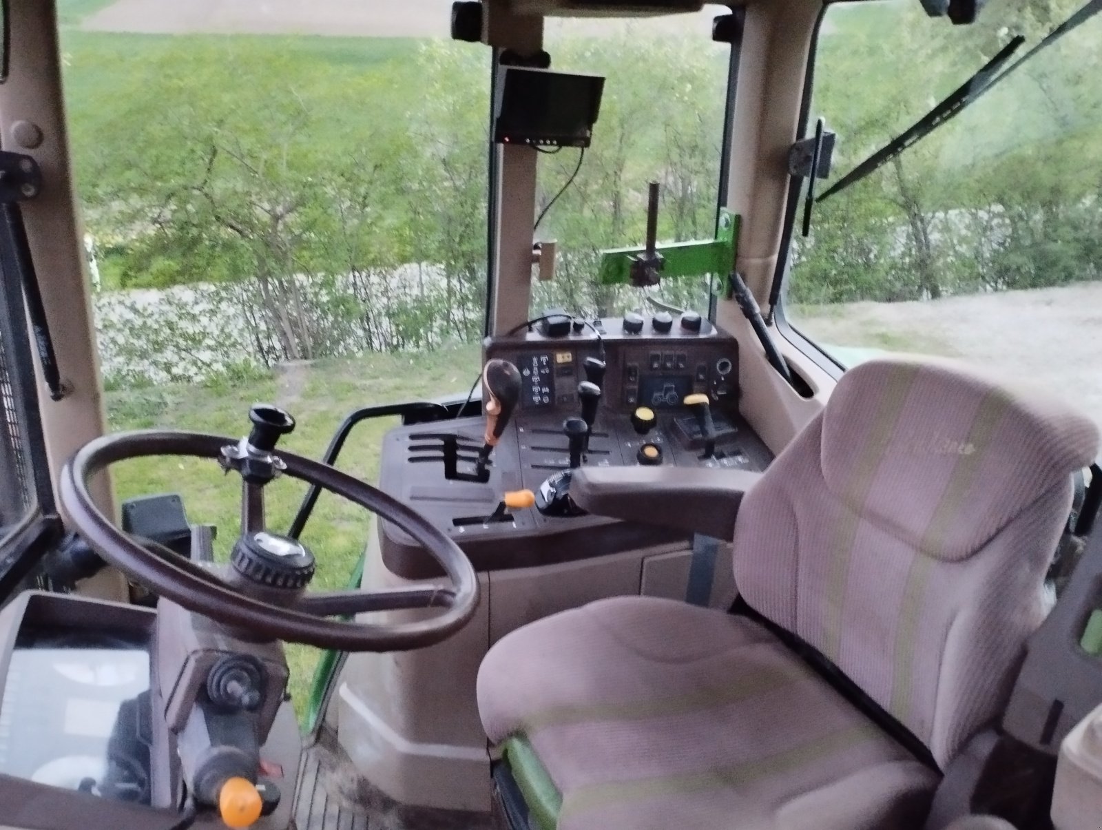 Traktor des Typs John Deere 6910, Gebrauchtmaschine in Bergheim (Bild 2)