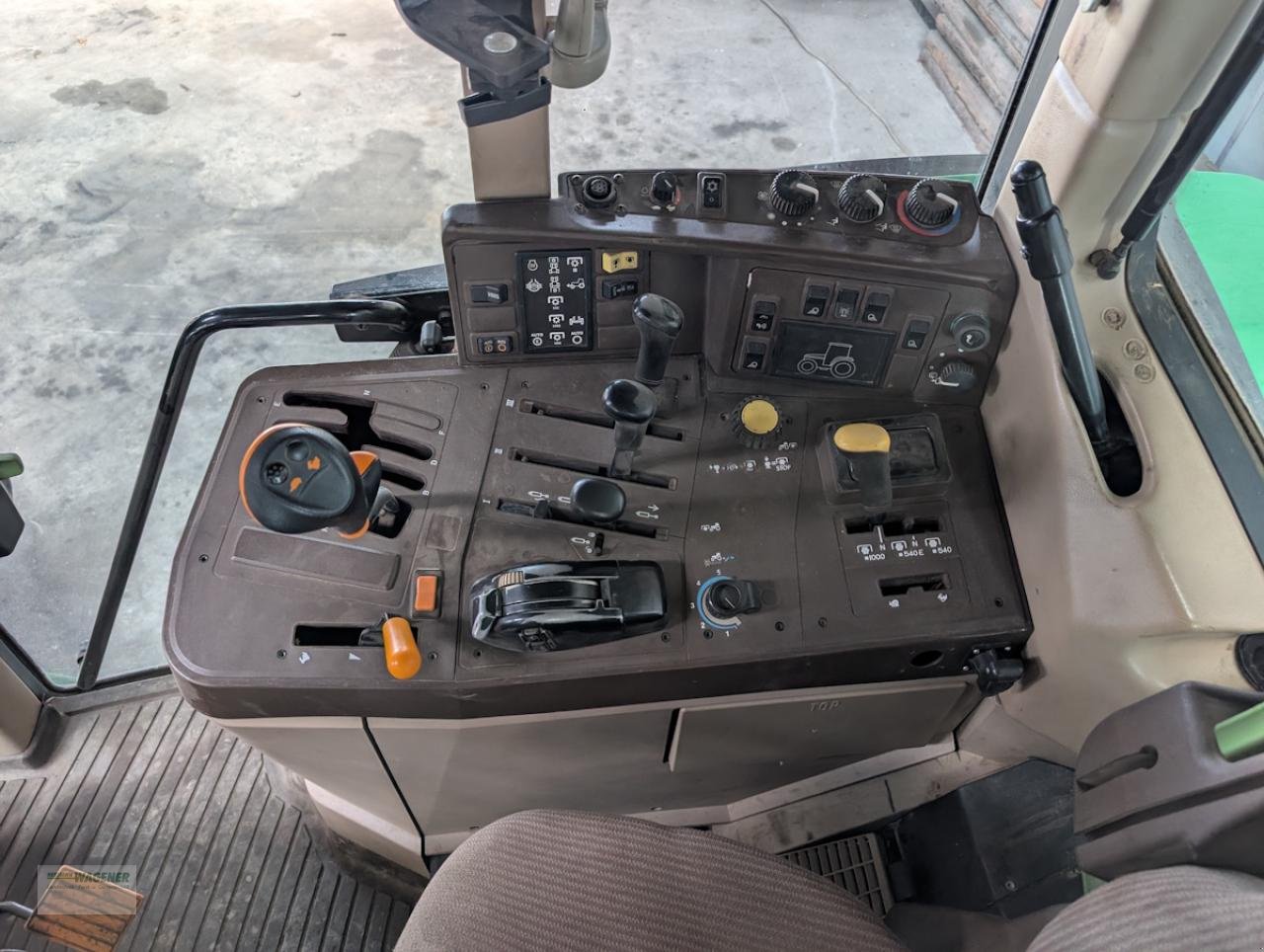 Traktor des Typs John Deere 6910S, Gebrauchtmaschine in Bad Wildungen - Wega (Bild 3)