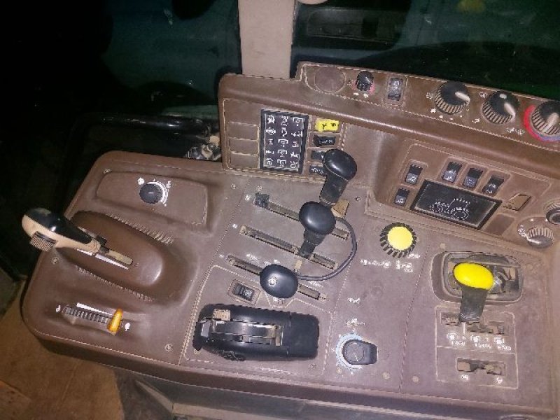 Traktor типа John Deere 6920 AP, Gebrauchtmaschine в POUSSAY (Фотография 4)