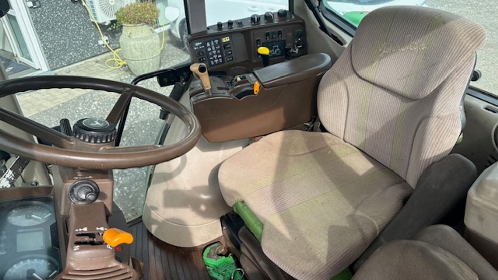 Traktor des Typs John Deere 6920S AUTOPOWER, TLS, COMMANDARM, Gebrauchtmaschine in Dronninglund (Bild 16)