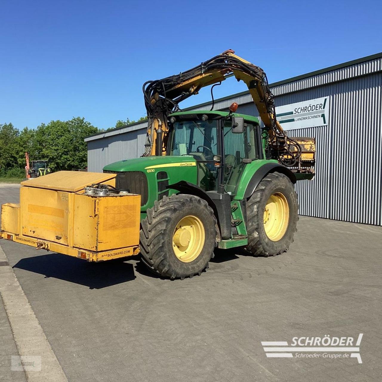 Traktor типа John Deere 6930 + BOS MÄHAUSLEGER + MULCHKOPF, Gebrauchtmaschine в Schwarmstedt (Фотография 1)