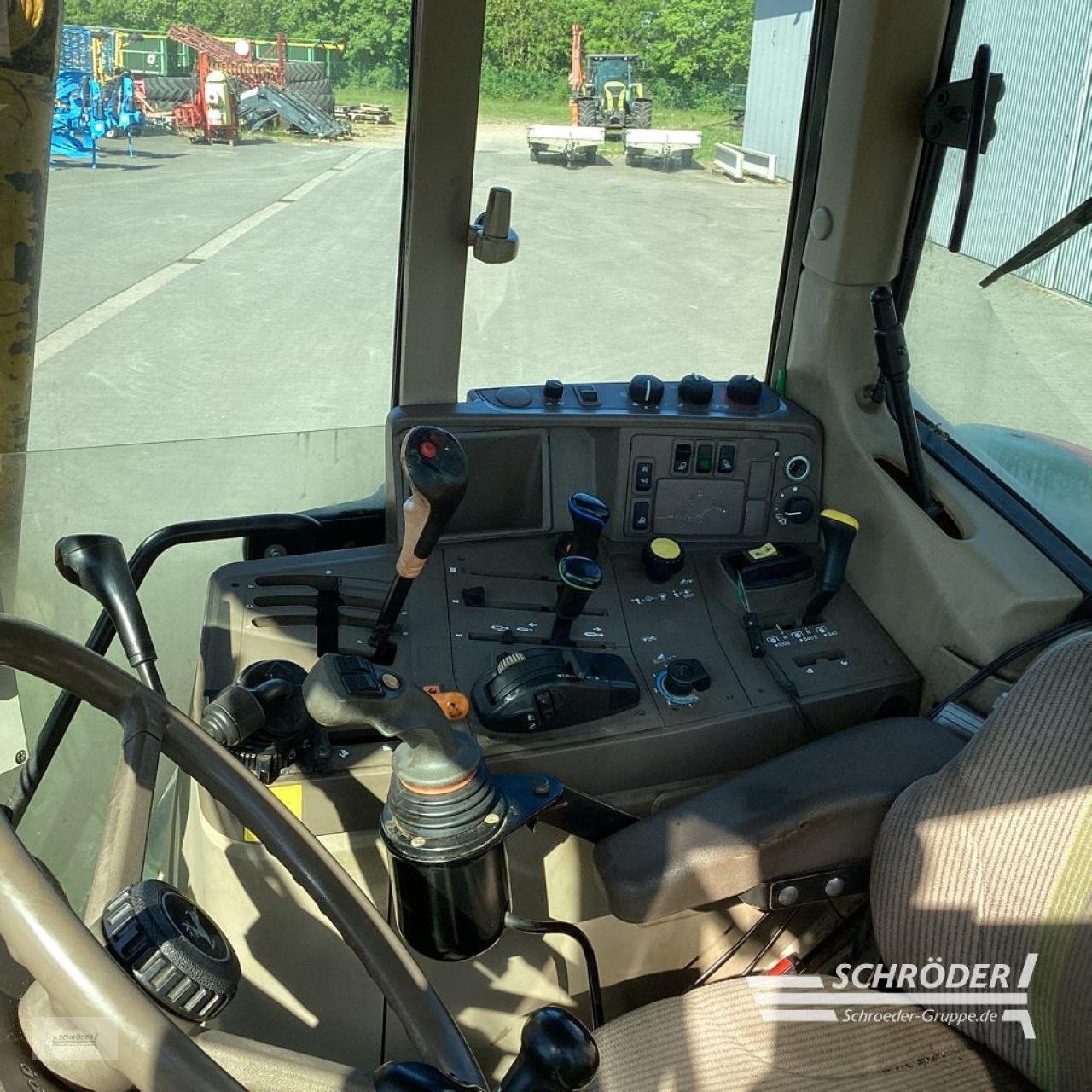 Traktor типа John Deere 6930 + BOS MÄHAUSLEGER + MULCHKOPF, Gebrauchtmaschine в Schwarmstedt (Фотография 2)