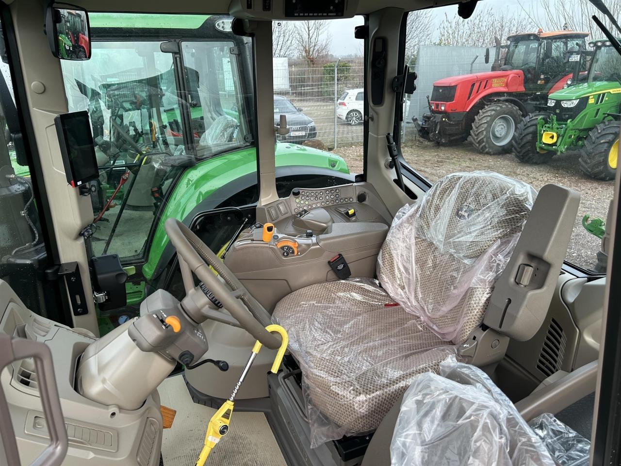 Traktor of the type John Deere 6M 125, Neumaschine in Niederkirchen (Picture 5)