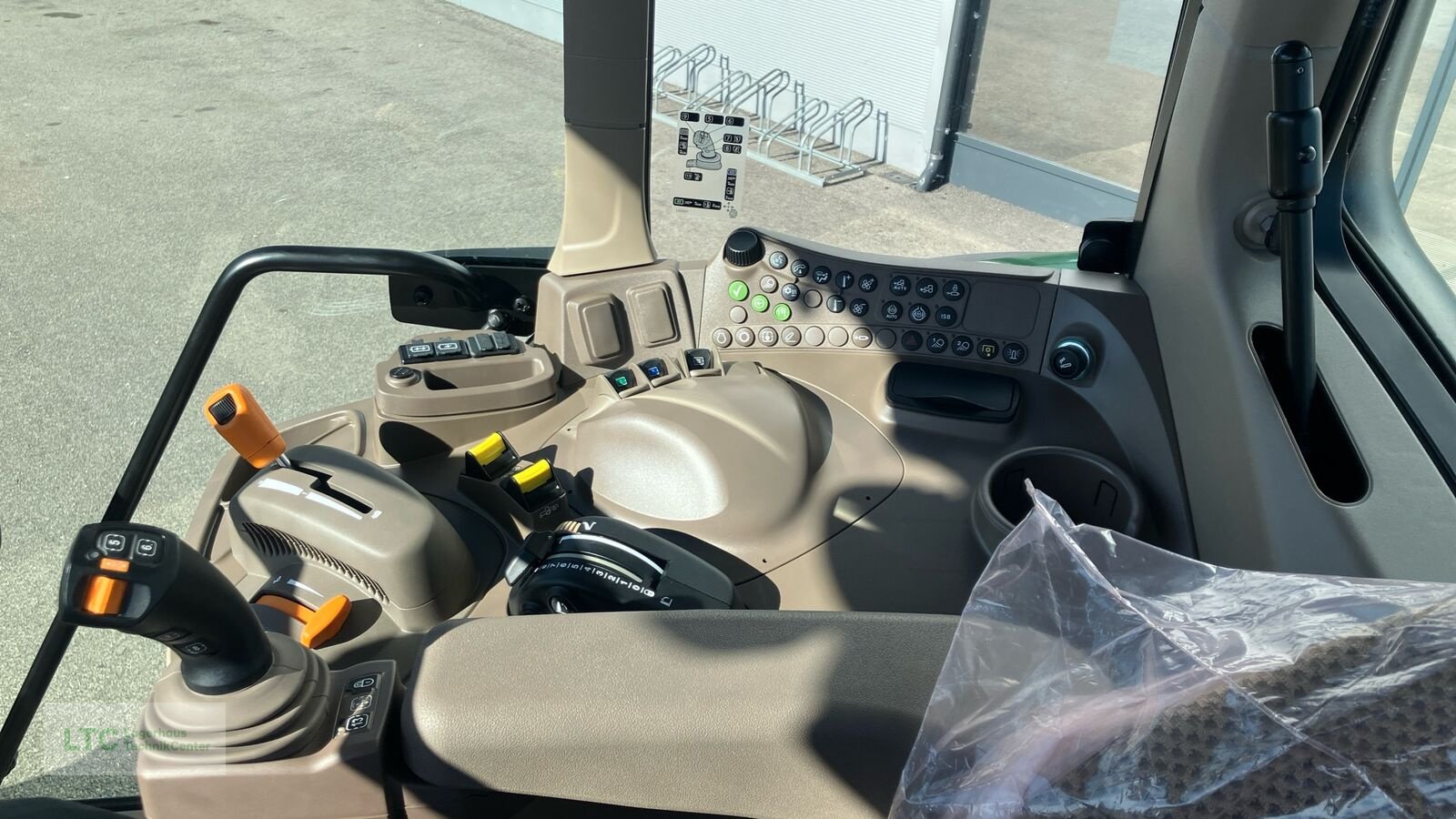 Traktor des Typs John Deere 6M 125, Neumaschine in Redlham (Bild 20)