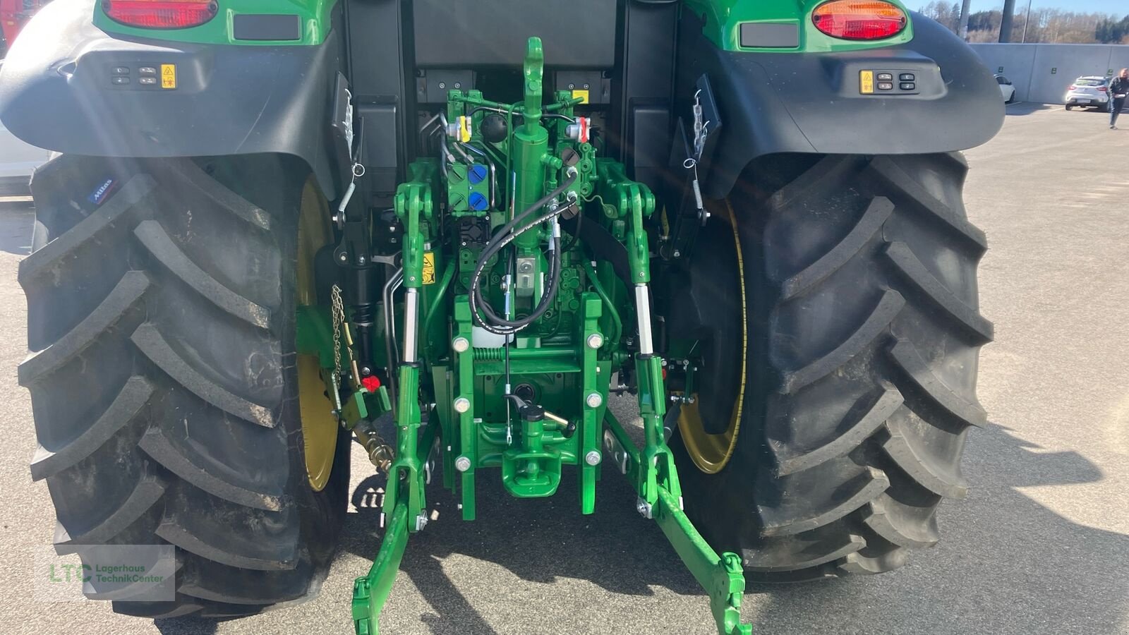 Traktor des Typs John Deere 6M 125, Neumaschine in Redlham (Bild 13)