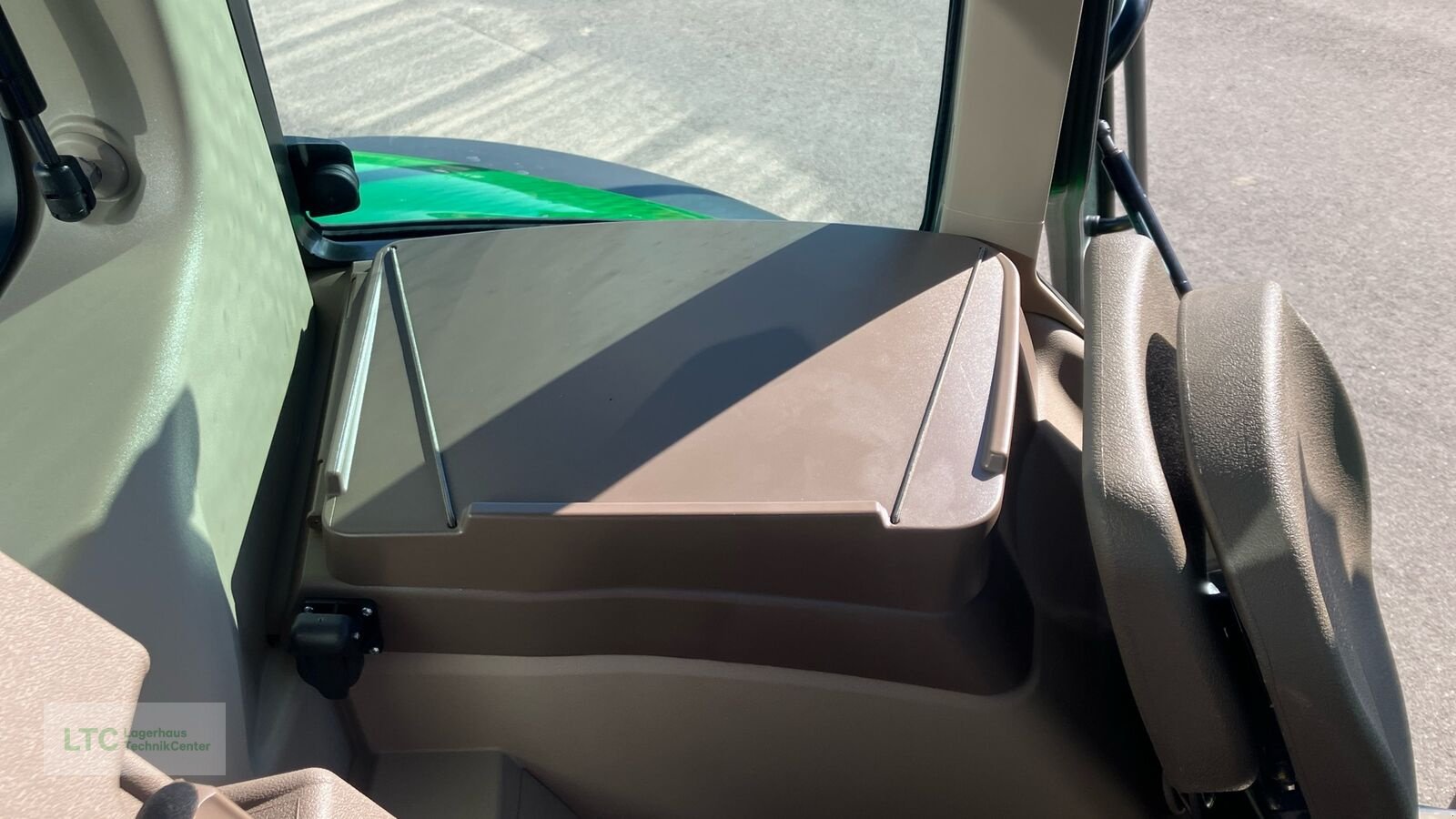 Traktor des Typs John Deere 6M 125, Neumaschine in Redlham (Bild 21)