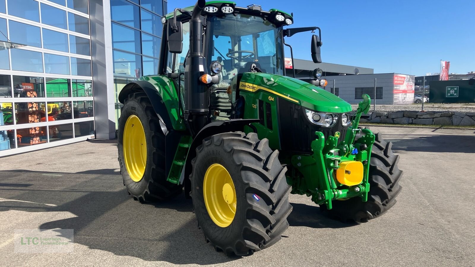 Traktor des Typs John Deere 6M 125, Neumaschine in Redlham (Bild 2)
