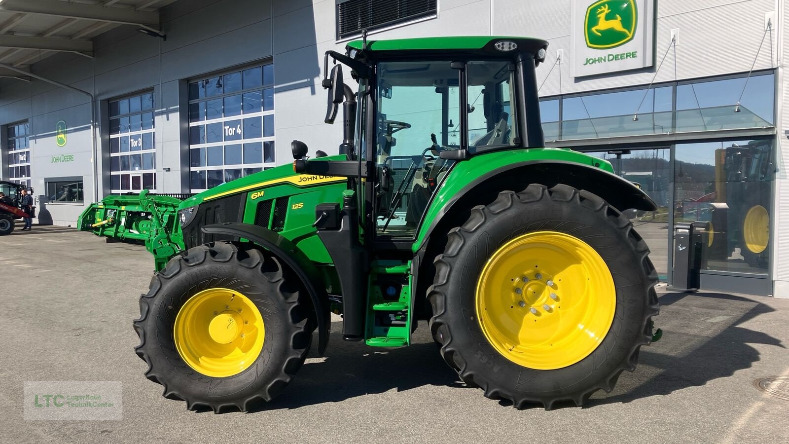 Traktor des Typs John Deere 6M 125, Neumaschine in Redlham (Bild 10)